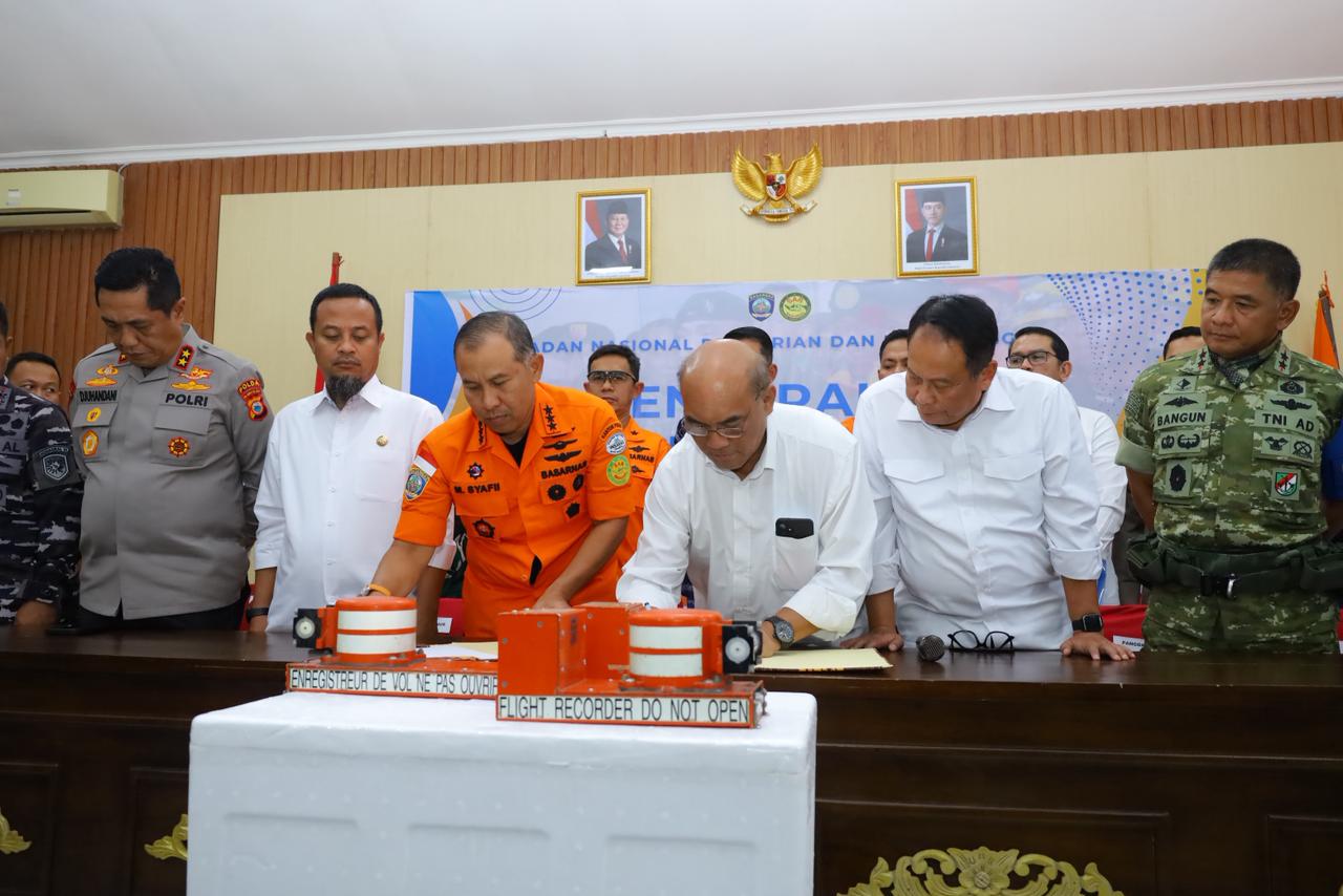 Kapolda Sulsel Hadiri Penyerahan Black Box Pesawat ATR 42-500 kepada KNKT
