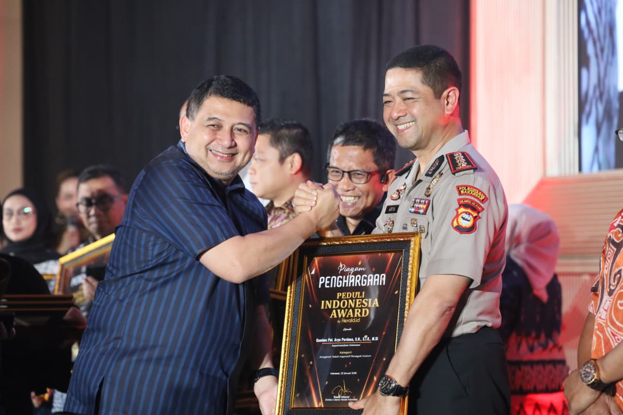 Kapolrestabes Makassar Mendapat Piagam Penghargaan Dari Peduli Indonesia Award By Herald.Id
