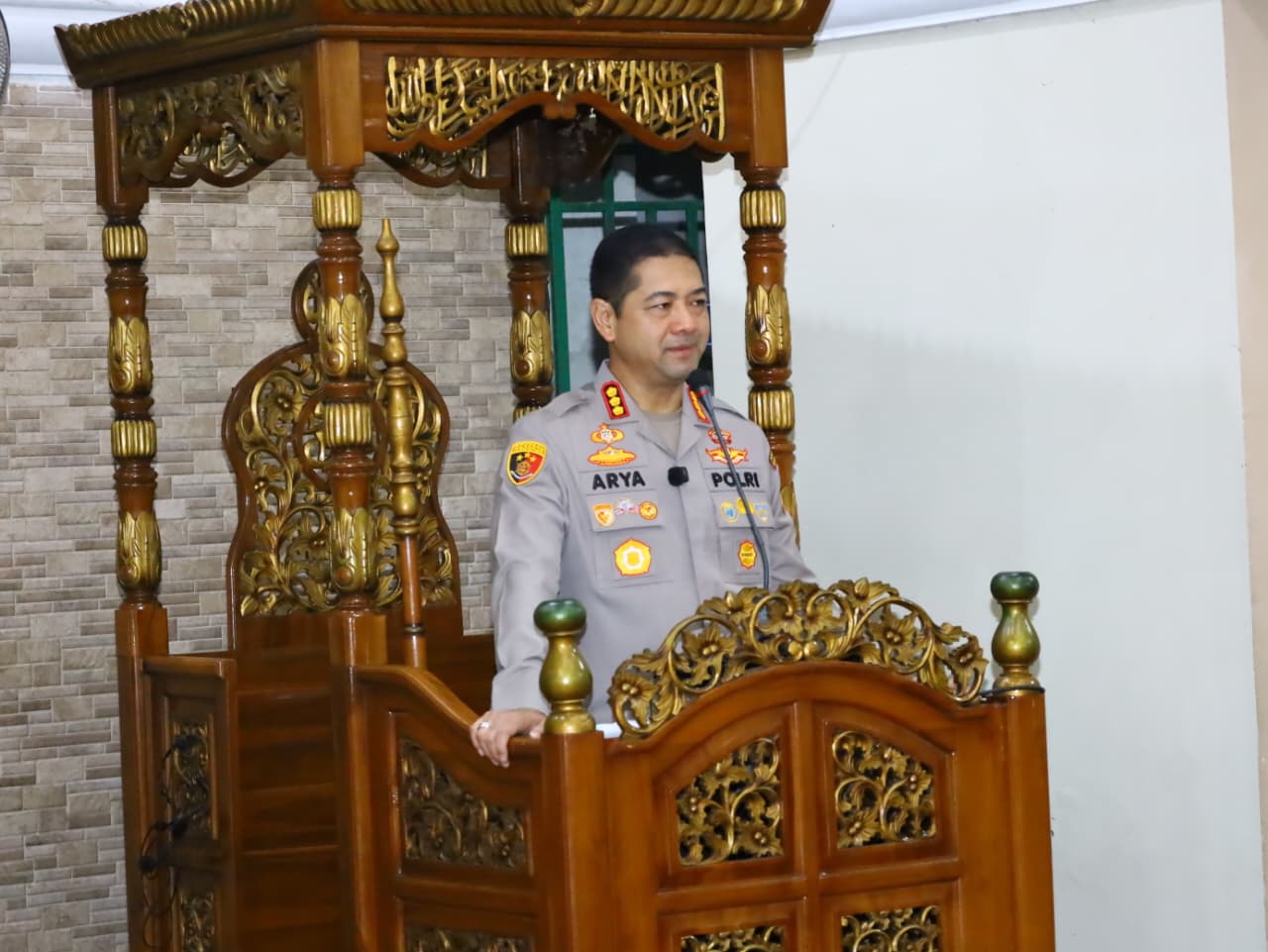 Kapolrestabes Makassar Ingatkan Bahaya Narkoba dan Tawuran saat Safari Subuh di Ujung Pandan