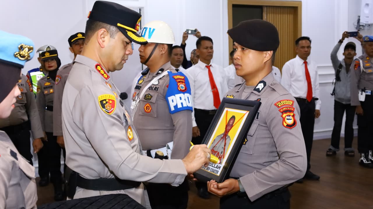 Kapolrestabes Makassar Pimpin Upacara PTDH Personel Polri yang Mangkir Lebih 500 Hari