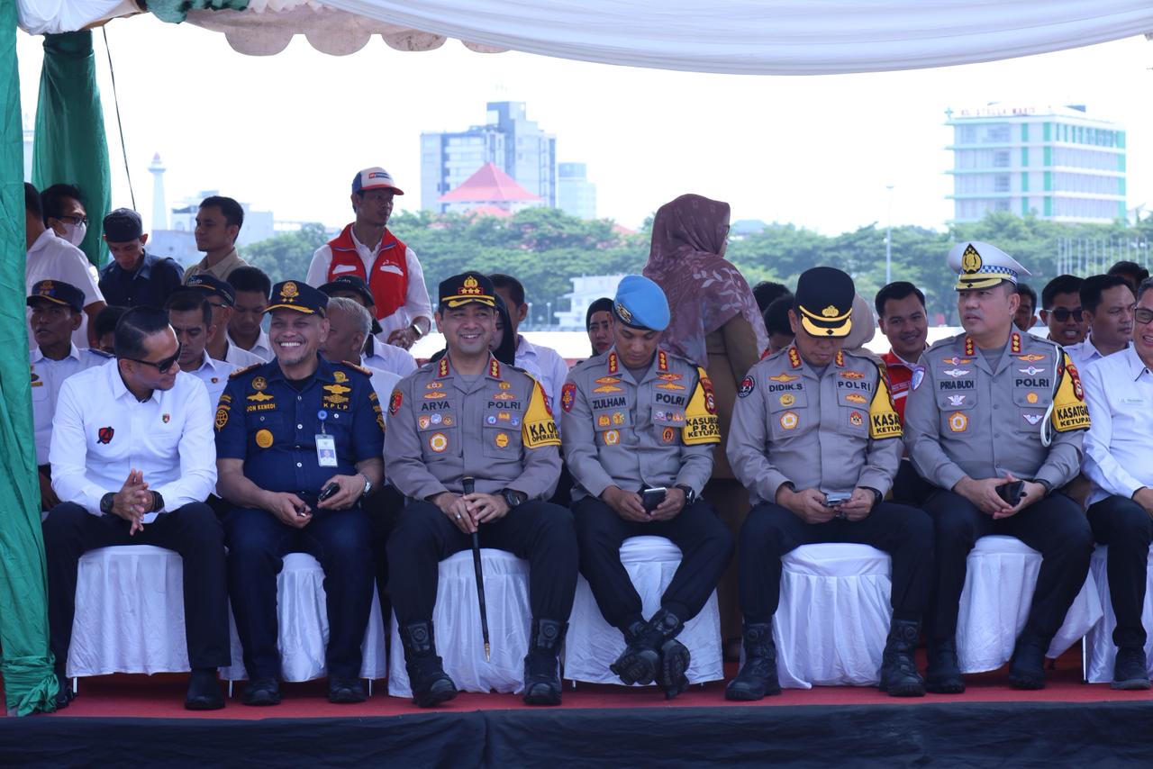 Kapolrestabes Makassar Hadiri Pemberangkatan Bus Mudik Gratis 1447 H
