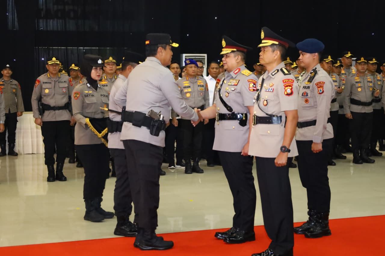 Kapolda Sulsel Pimpin Upacara Serah Terima Jabatan dan Kenal Pamit Irwasda Polda Sulsel