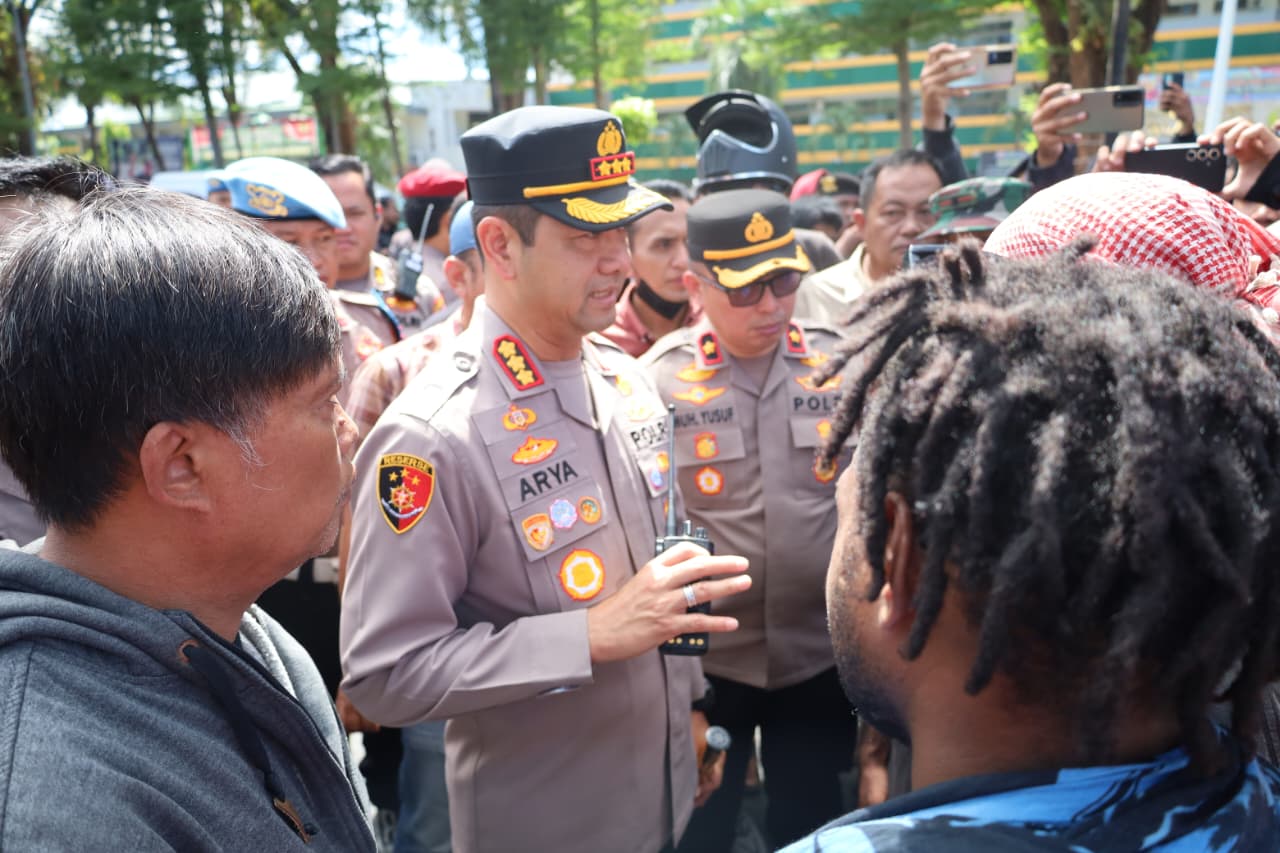 Aksi Peringatan Hardiknas 2026, Kapolrestabes Makassar Tekankan Kawal dengan Pendekatan Humanis