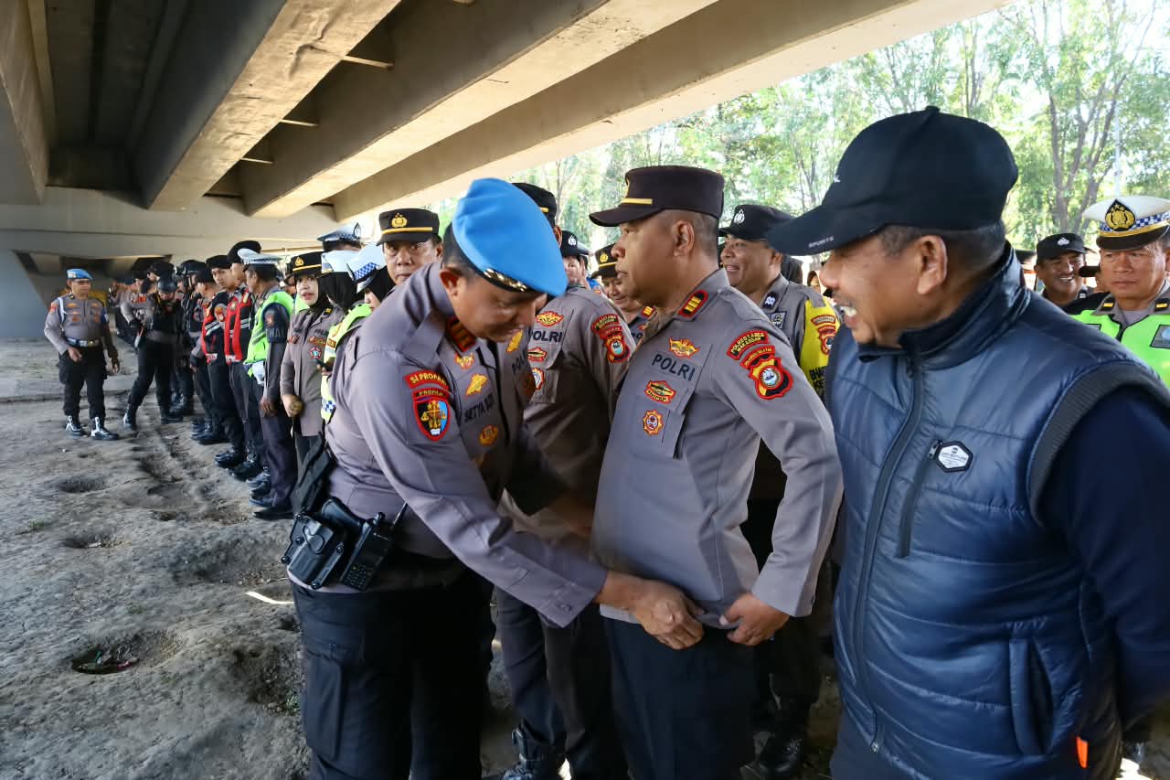 Propam Cek Personel Pengamanan Unjuk Rasa, Kapolrestabes Makassar Tegaskan Larangan Membawa Senjata Api